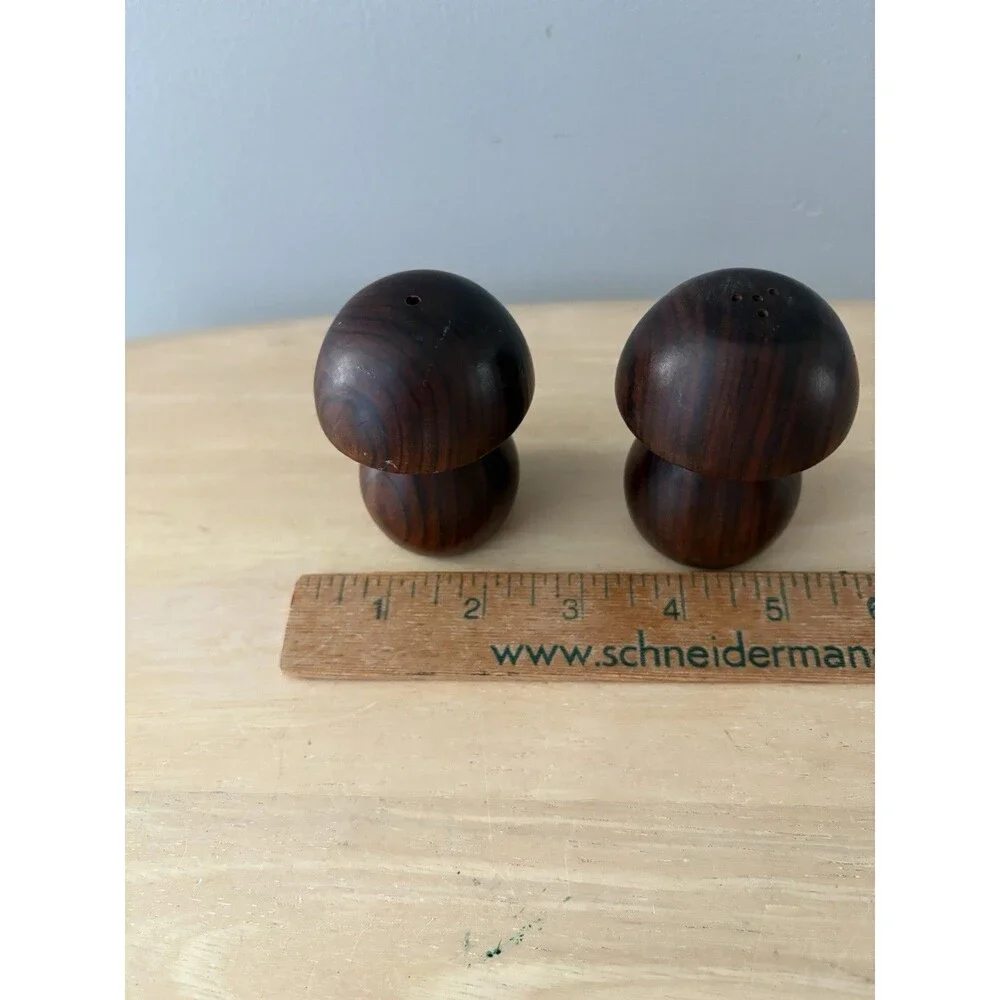 Vintage Carved Walnut Wood Mushroom Salt and Pepper Shakers Decor Garden **